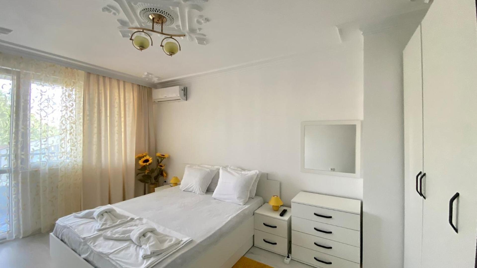 Bratanov Edelweiess Apartment Nesebar Bagian luar foto